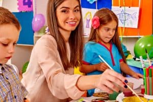 Animation peinture avec des enfants