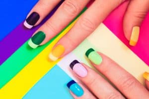 Vernis à ongles multicolors