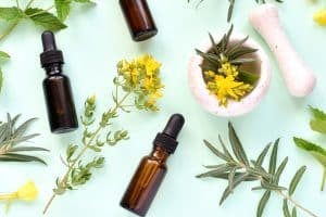 Différentes plantes et huiles essentielles