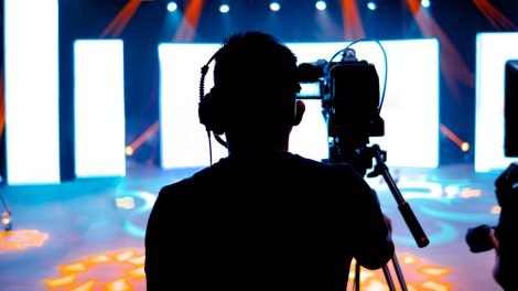 Caméraman sur un tournage d'une émission de télévision