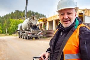 Conducteur de travaux sur un chantier