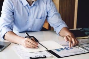 Contrôle financier dans une entreprise