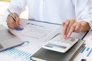 Travail de vérification sur les reportings financiers d'une entreprise