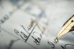 Ecriture d'un texte au stylo plume