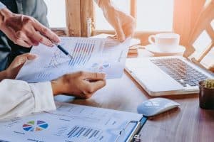 Réunion concernant les chiffres de ventes d'une entreprise