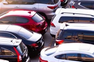 Voitures de location sur un parking